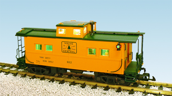 MAINE CENTRAL CENTER CUPOLA CABOOSE HARVEST GOLD/GREEN