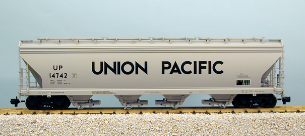 UNION PACIFIC 4-BAY CENTER FLOW COVERED HOPPER GRAY