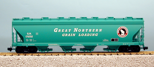 GREAT NORTHERN 4-BAY CENTER FLOW COVERED HOPPER GREEN