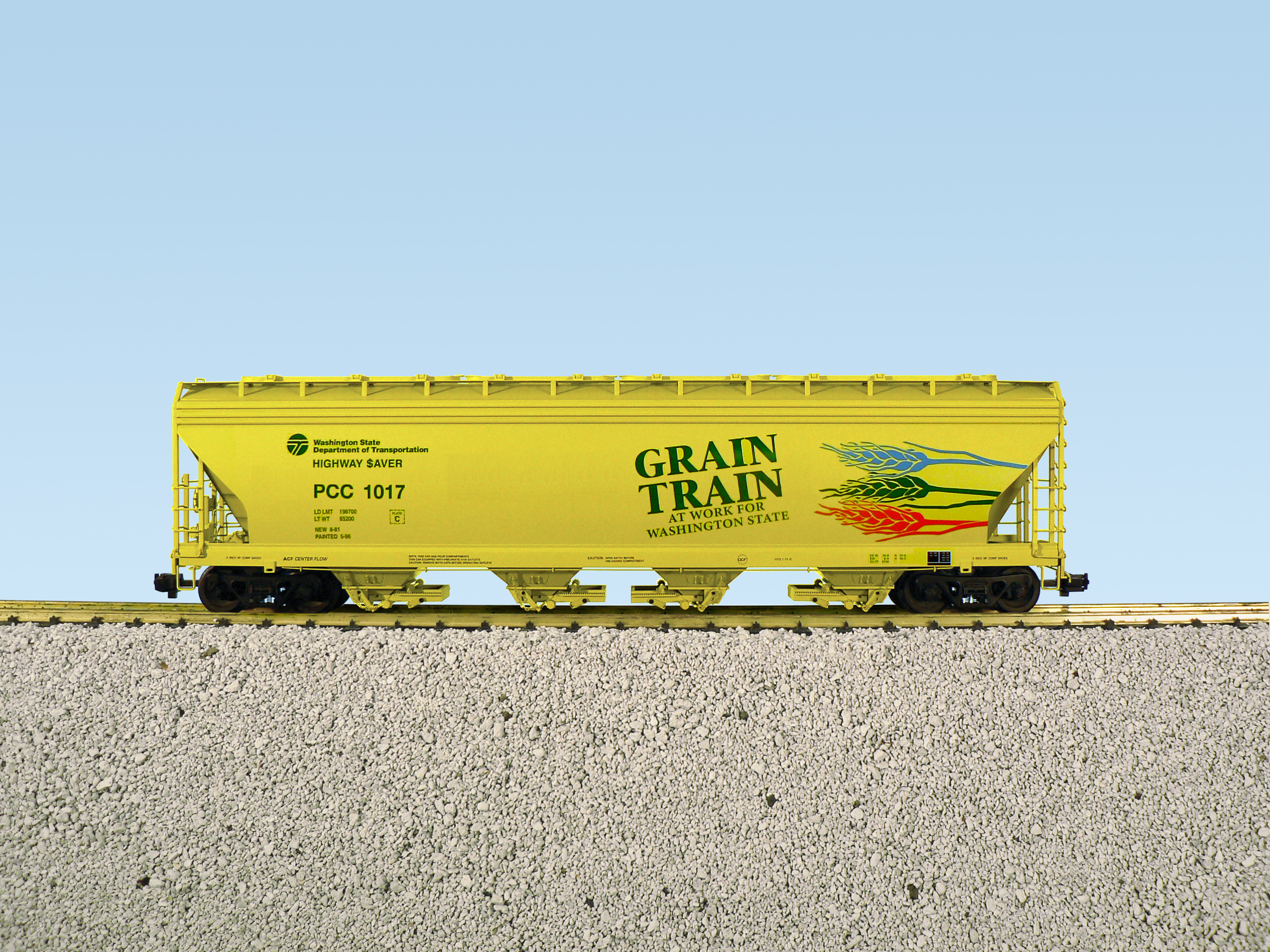 GRAIN TRAIN 4-BAY CENTER FLOW COVERED HOPPER LIGHT GREEN