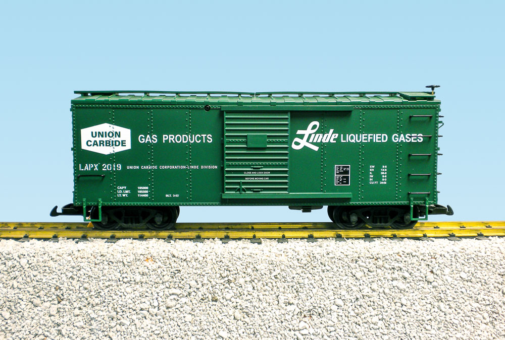 UNION CARBIDE/LINDE GASES STEEL BOX CAR #2018 GREEN