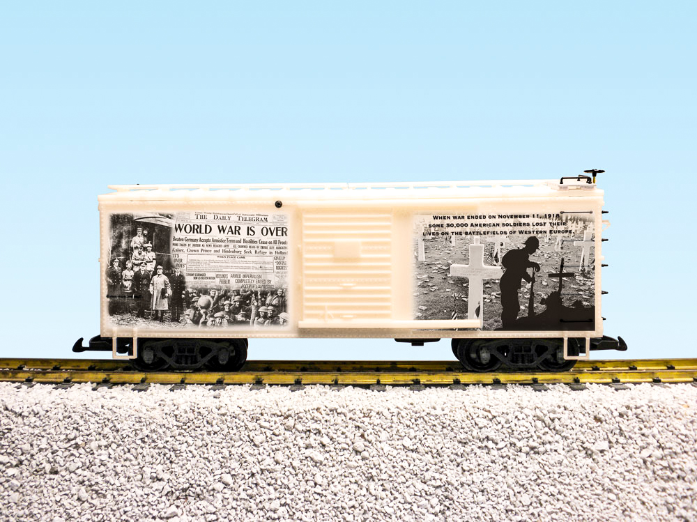 R19124 - WW1 THE WAR IS OVER BOXCAR