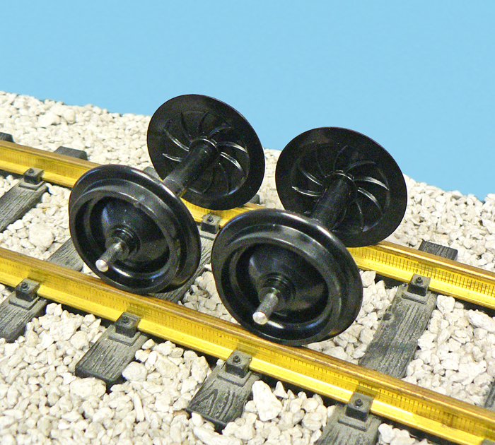 R2040 - PLASTIC WHEELS & AXLE SET SOLID (2)